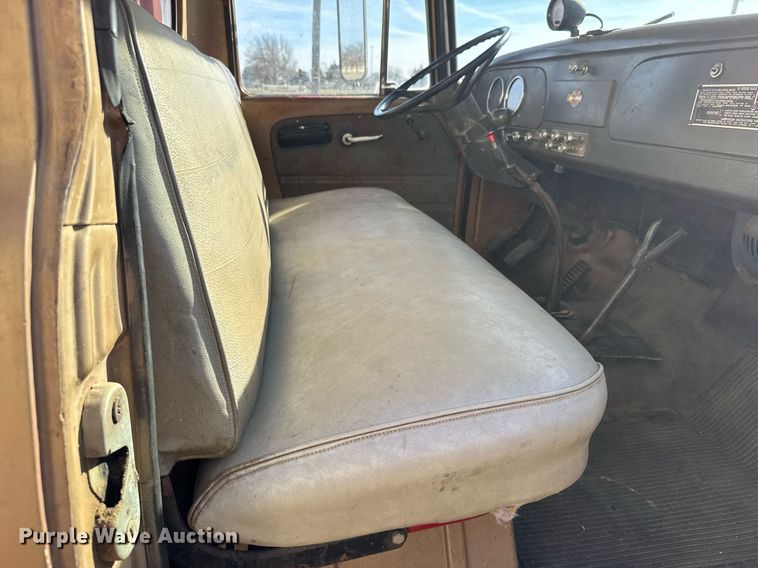 image for item EG6171 1963 International Loadstar 1600 grain truck