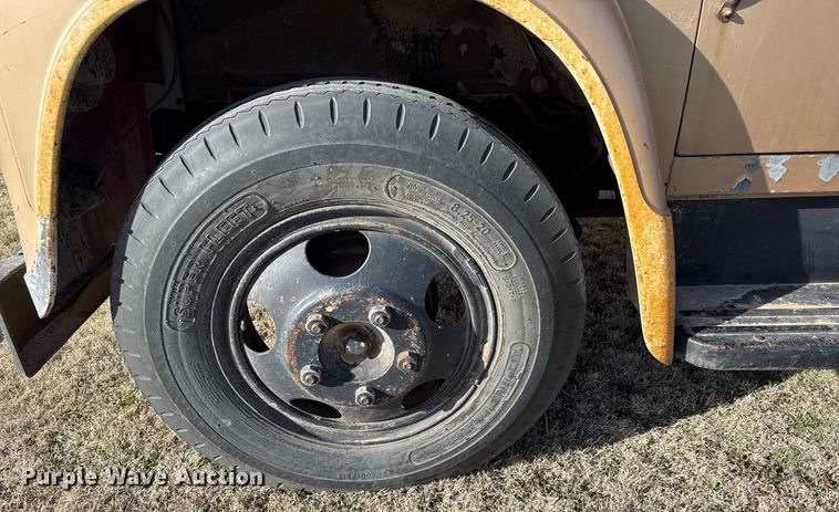 image for item EG6171 1963 International Loadstar 1600 grain truck