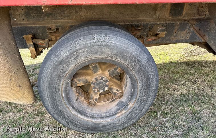 image for item EG6171 1963 International Loadstar 1600 grain truck