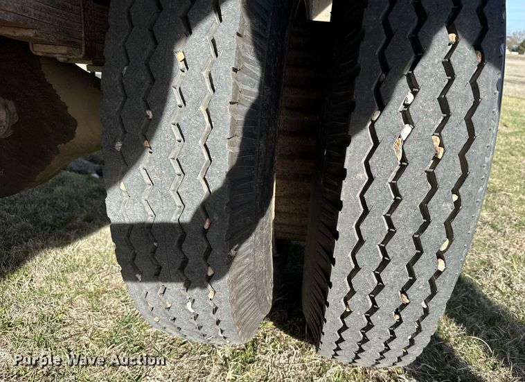 image for item EG6171 1963 International Loadstar 1600 grain truck