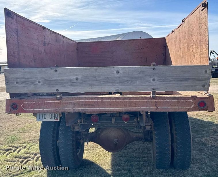 image for item EG6172 1974 Chevrolet C60 grain truck
