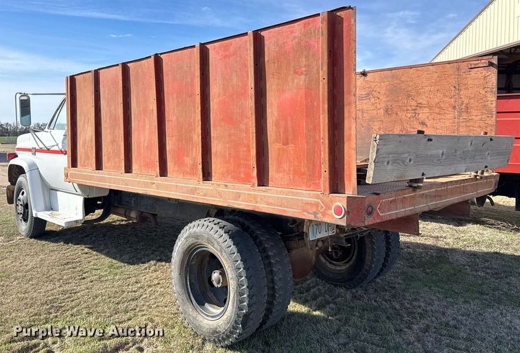 image for item EG6172 1974 Chevrolet C60 grain truck
