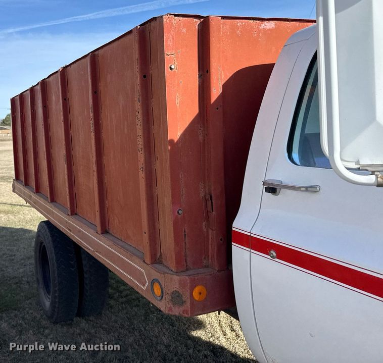 image for item EG6172 1974 Chevrolet C60 grain truck