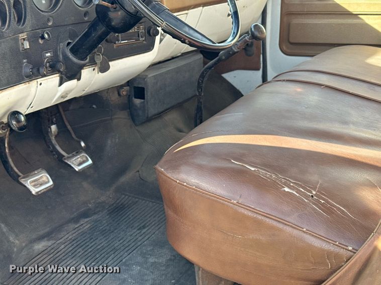 image for item EG6172 1974 Chevrolet C60 grain truck