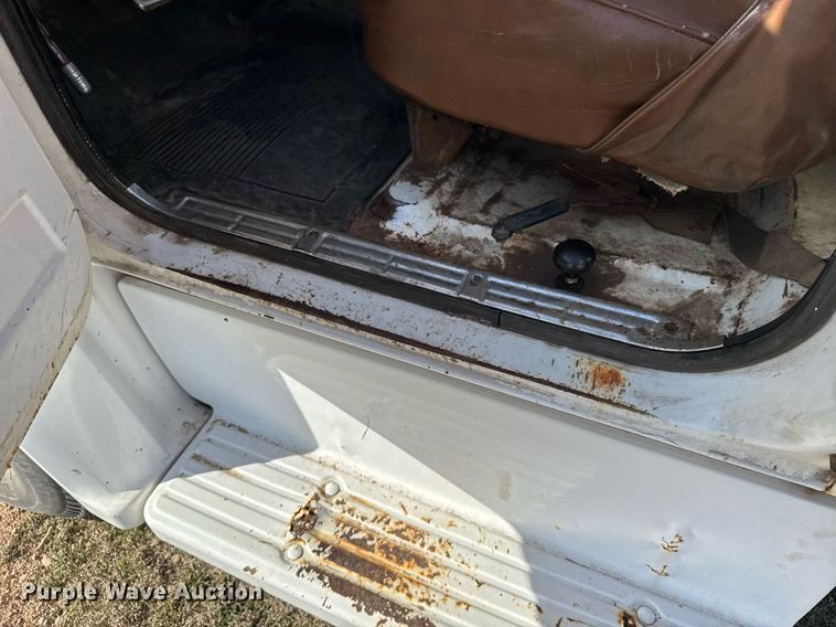 image for item EG6172 1974 Chevrolet C60 grain truck