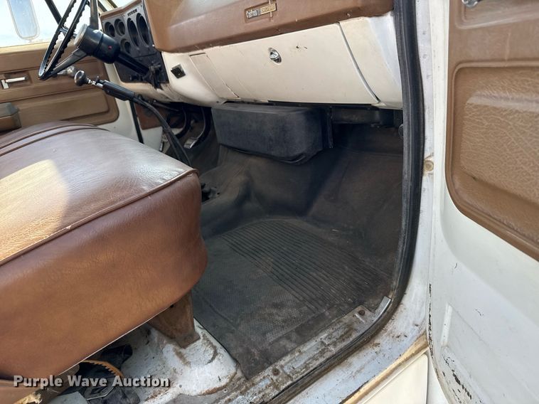 image for item EG6172 1974 Chevrolet C60 grain truck