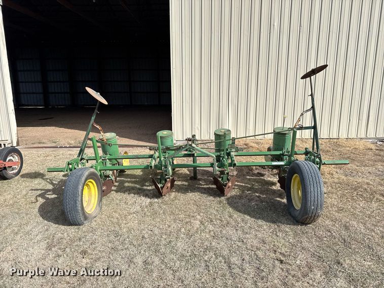 image for item EG6178 John Deere 71 planter