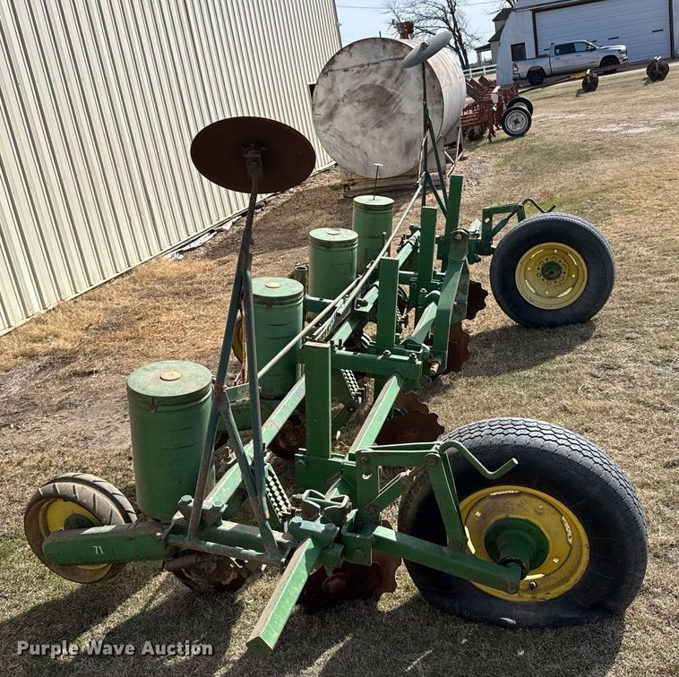 image for item EG6178 John Deere 71 planter