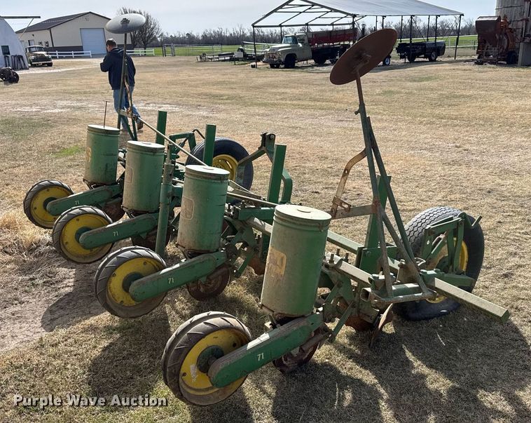 image for item EG6178 John Deere 71 planter