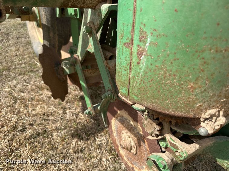 image for item EG6178 John Deere 71 planter
