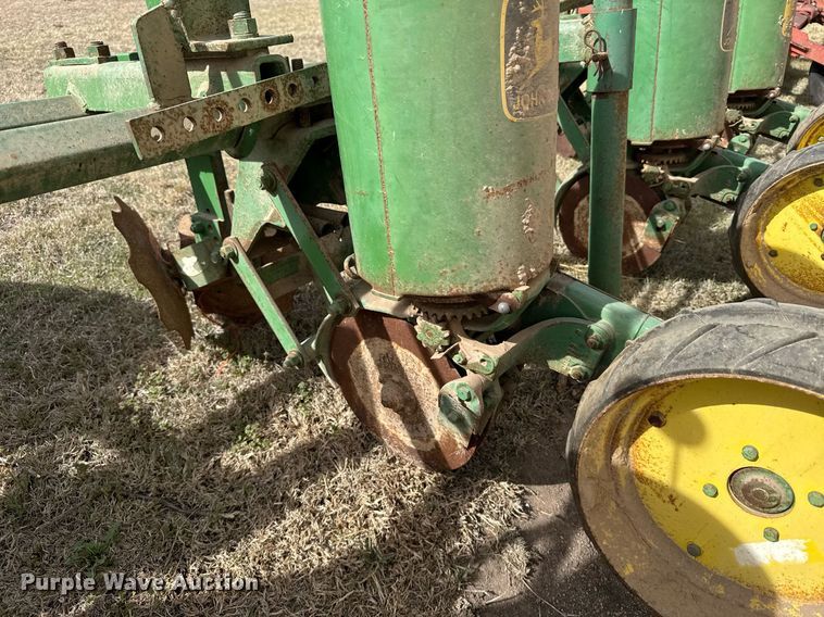 image for item EG6178 John Deere 71 planter