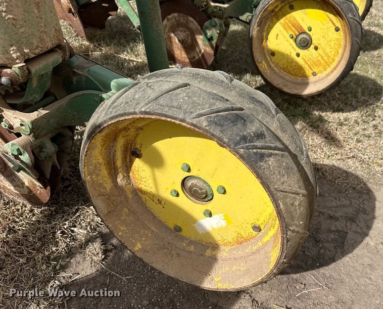 image for item EG6178 John Deere 71 planter