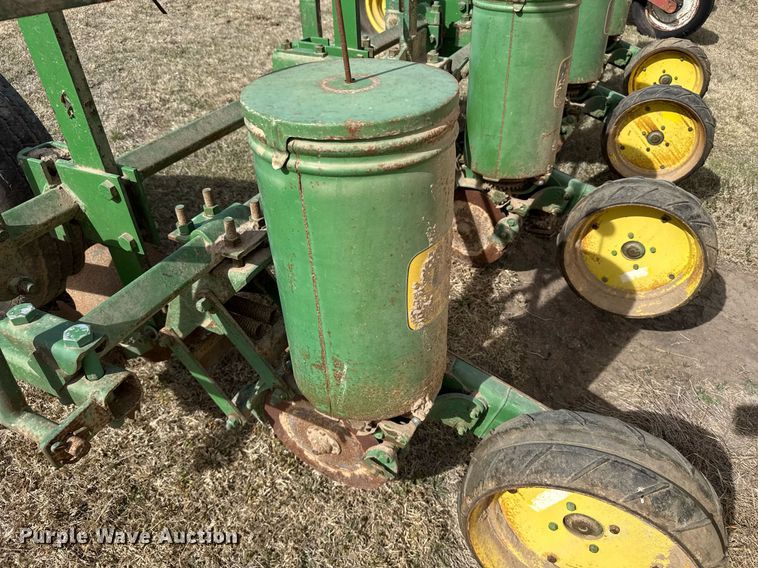 image for item EG6178 John Deere 71 planter