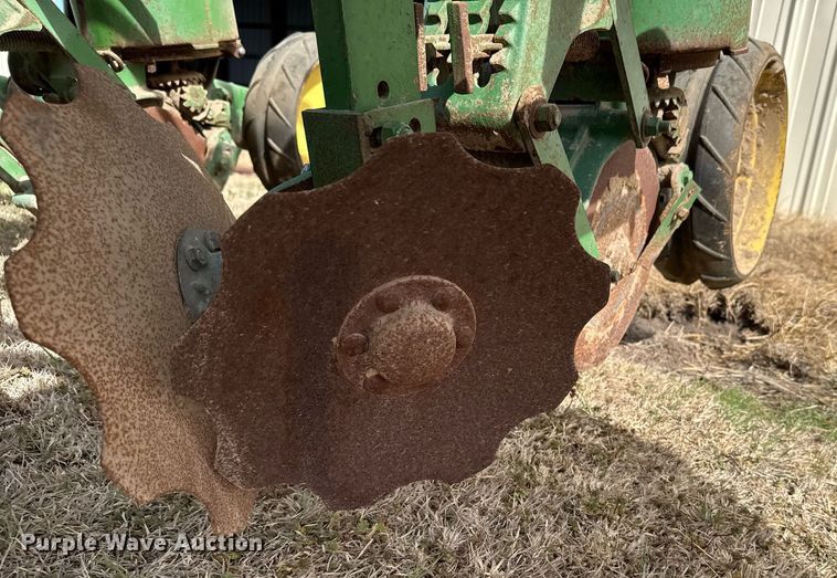image for item EG6178 John Deere 71 planter