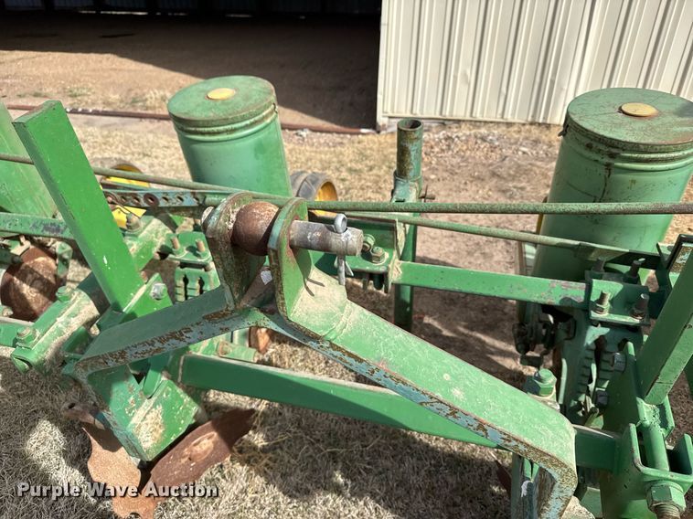 image for item EG6178 John Deere 71 planter