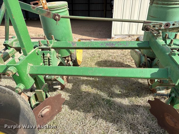 image for item EG6178 John Deere 71 planter