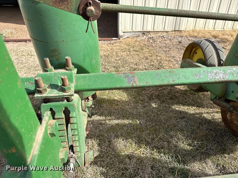 image for item EG6178 John Deere 71 planter