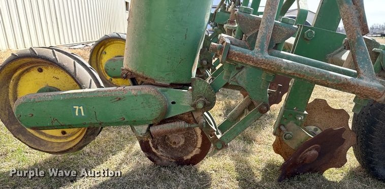 image for item EG6178 John Deere 71 planter