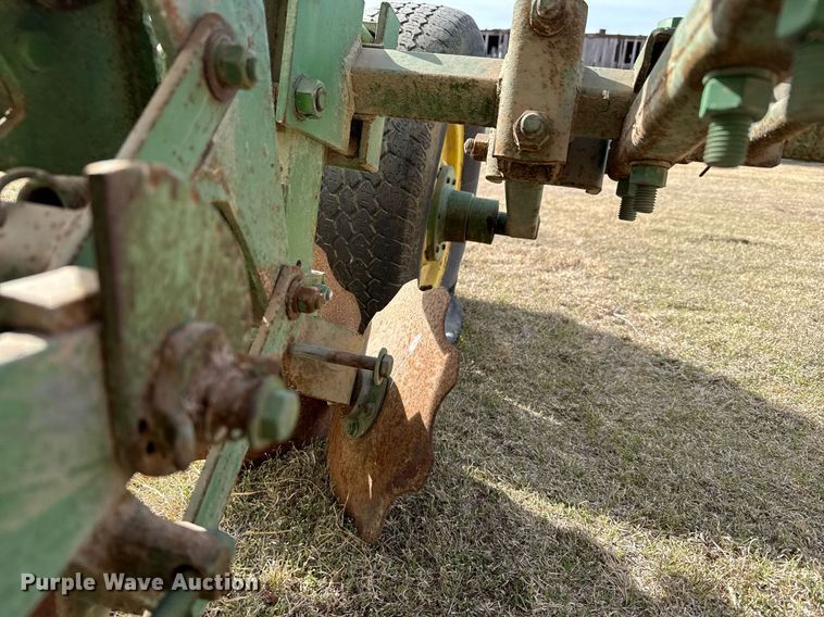 image for item EG6178 John Deere 71 planter