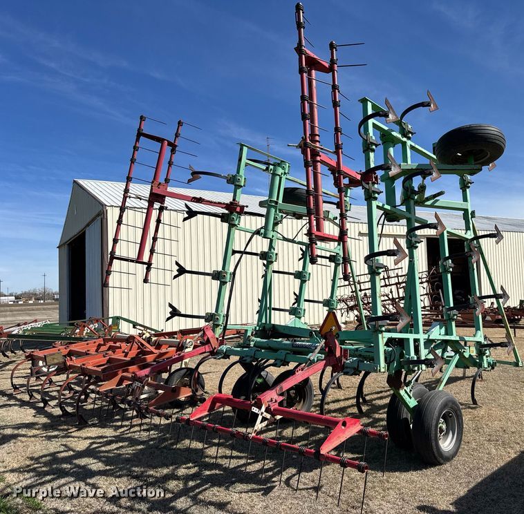 image for item EG6183 Deutz-Allis 1400 field cultivator