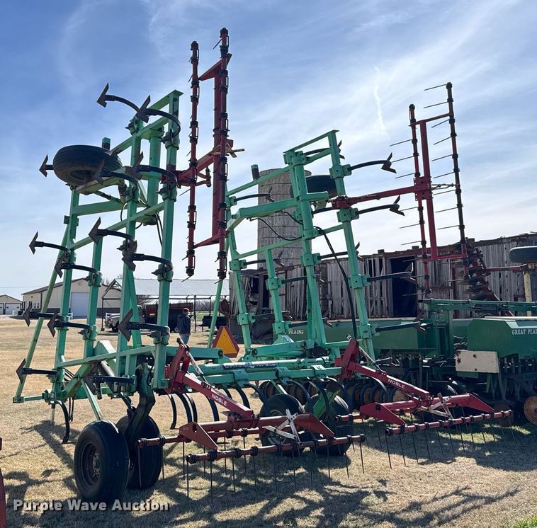 image for item EG6183 Deutz-Allis 1400 field cultivator