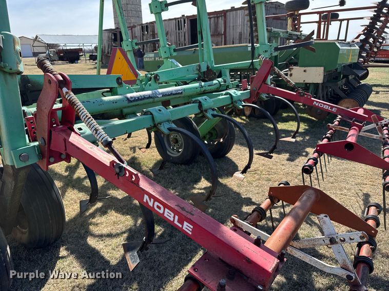 image for item EG6183 Deutz-Allis 1400 field cultivator