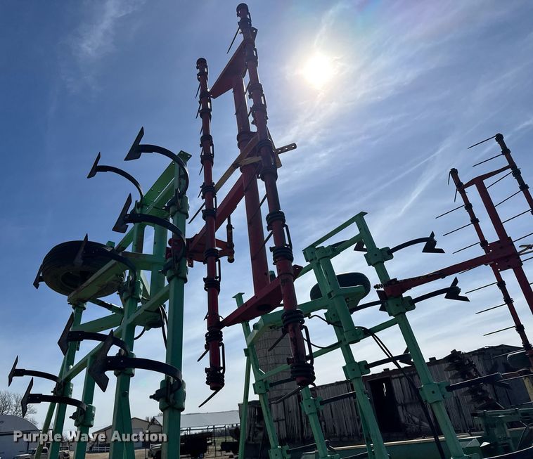 image for item EG6183 Deutz-Allis 1400 field cultivator