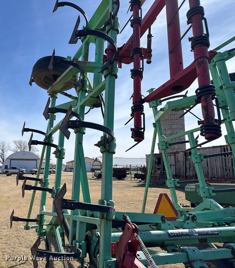 image for item EG6183 Deutz-Allis 1400 field cultivator