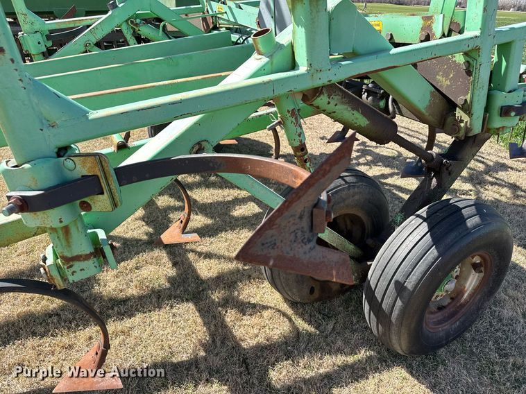 image for item EG6183 Deutz-Allis 1400 field cultivator