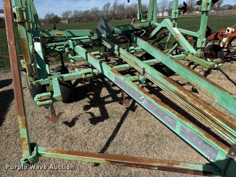 image for item EG6183 Deutz-Allis 1400 field cultivator