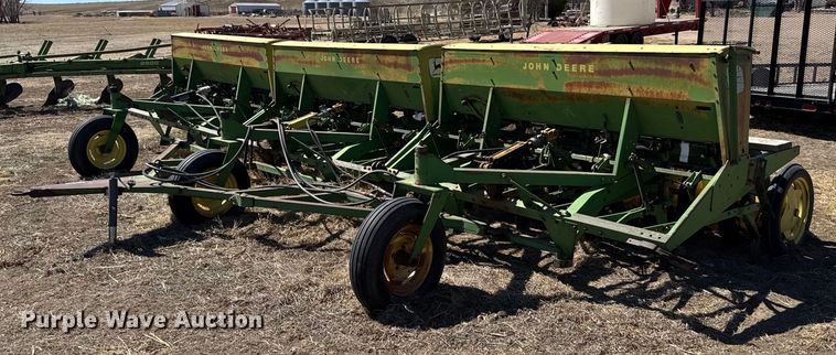 image for item EG6203 John Deere LZ812 grain drill