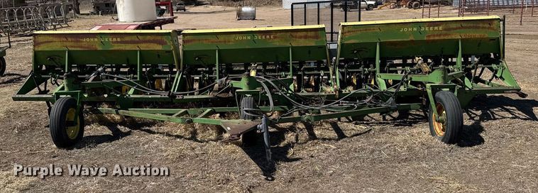 image for item EG6203 John Deere LZ812 grain drill