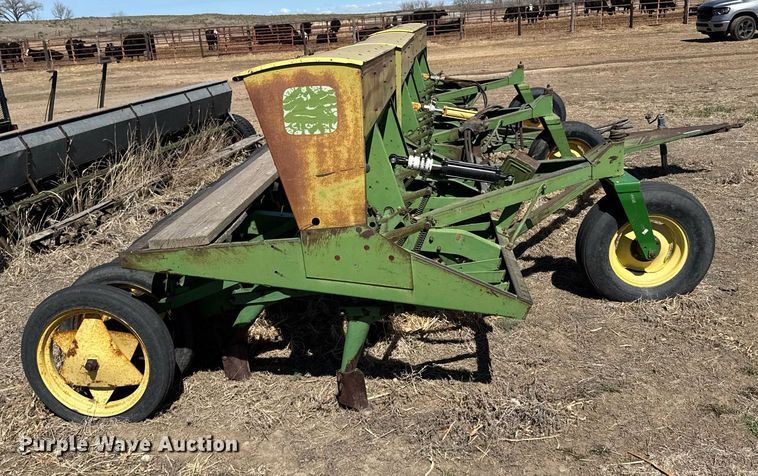 image for item EG6203 John Deere LZ812 grain drill