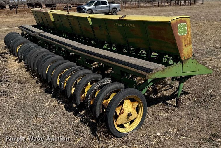 image for item EG6203 John Deere LZ812 grain drill