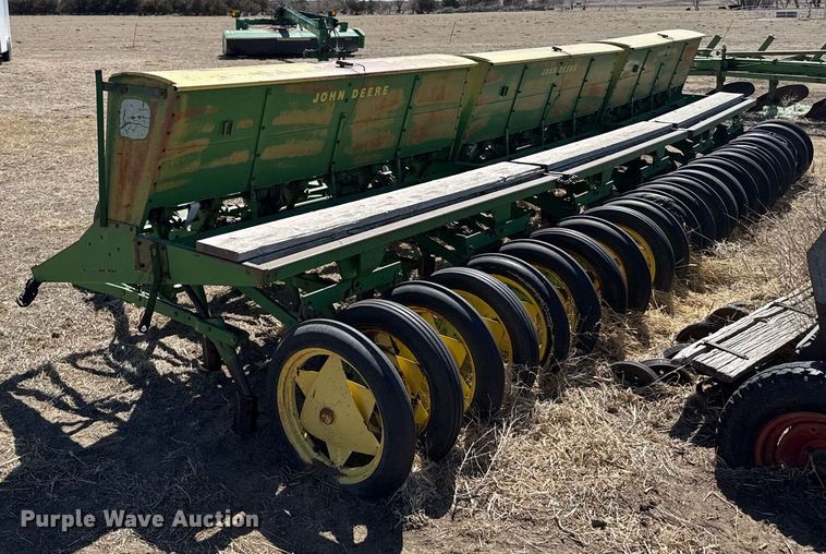 image for item EG6203 John Deere LZ812 grain drill