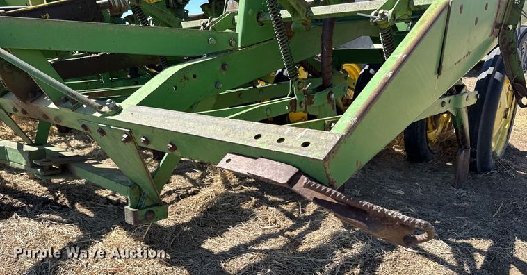 image for item EG6203 John Deere LZ812 grain drill