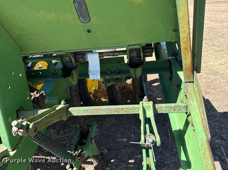 image for item EG6203 John Deere LZ812 grain drill