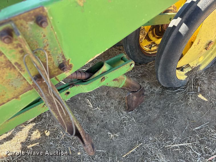 image for item EG6203 John Deere LZ812 grain drill