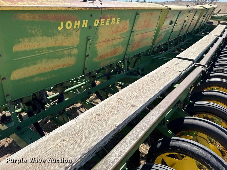 image for item EG6203 John Deere LZ812 grain drill