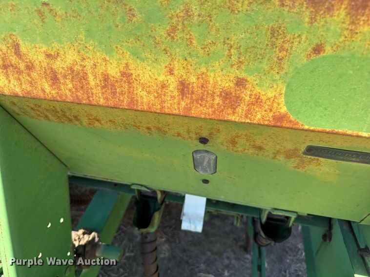image for item EG6203 John Deere LZ812 grain drill