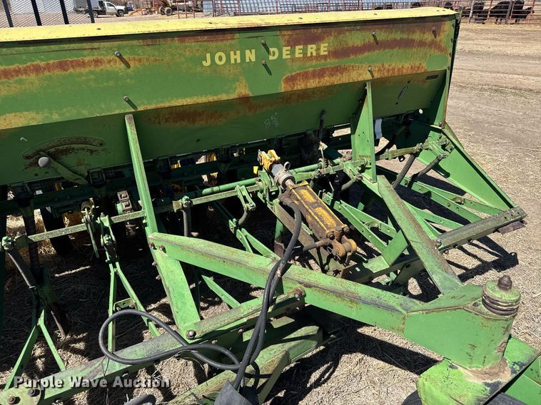 image for item EG6203 John Deere LZ812 grain drill