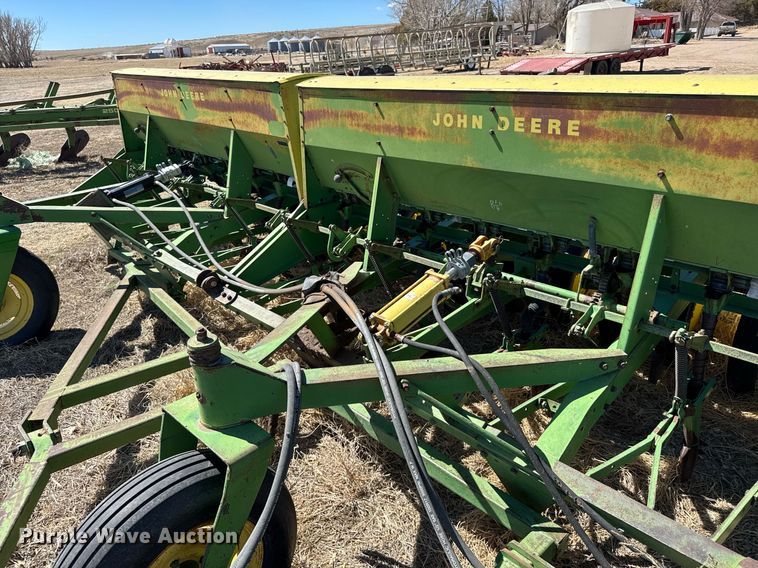 image for item EG6203 John Deere LZ812 grain drill