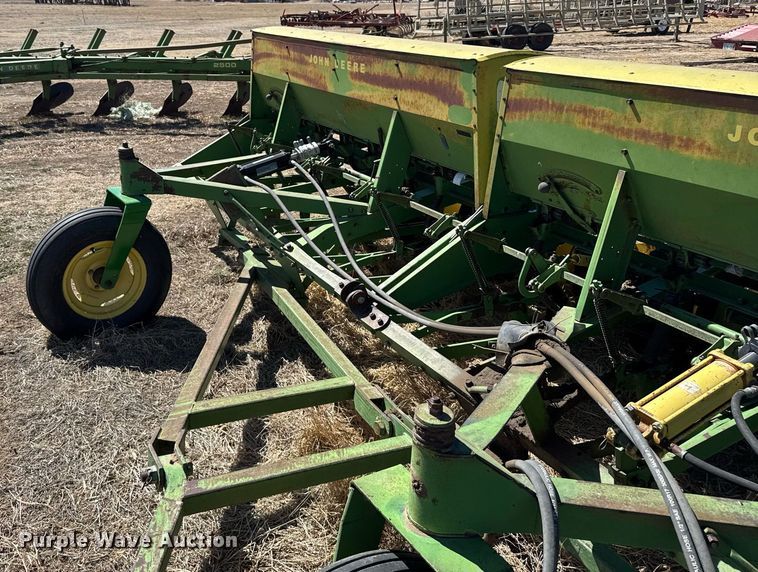 image for item EG6203 John Deere LZ812 grain drill