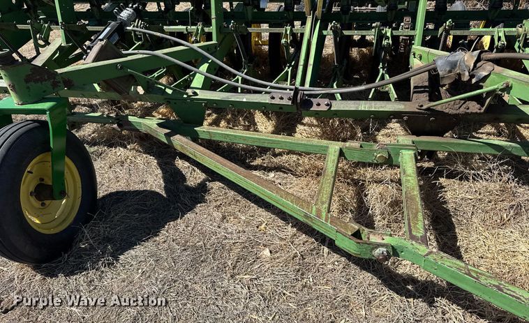 image for item EG6203 John Deere LZ812 grain drill