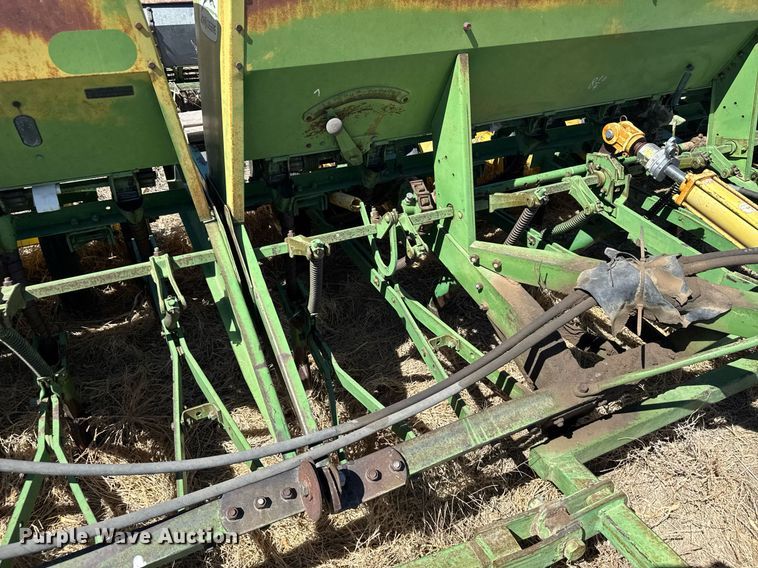 image for item EG6203 John Deere LZ812 grain drill