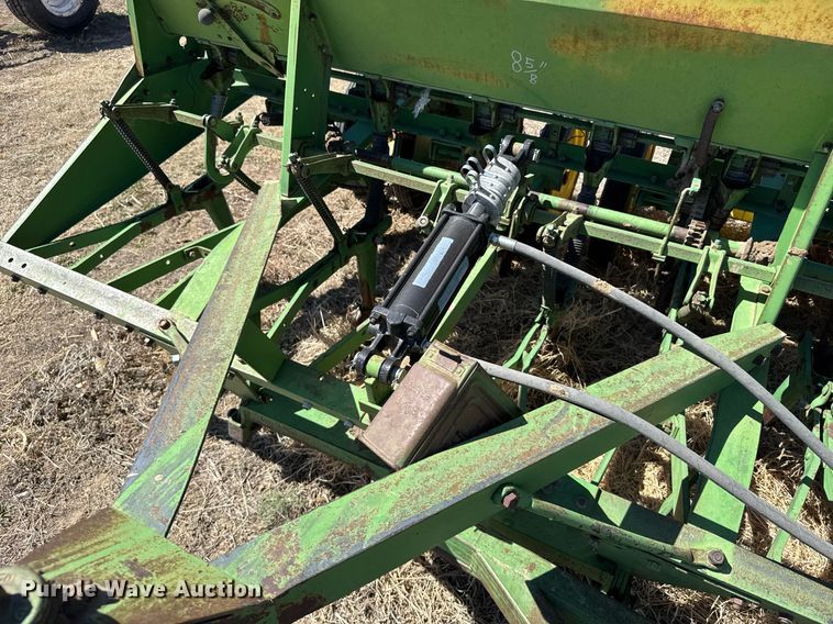 image for item EG6203 John Deere LZ812 grain drill