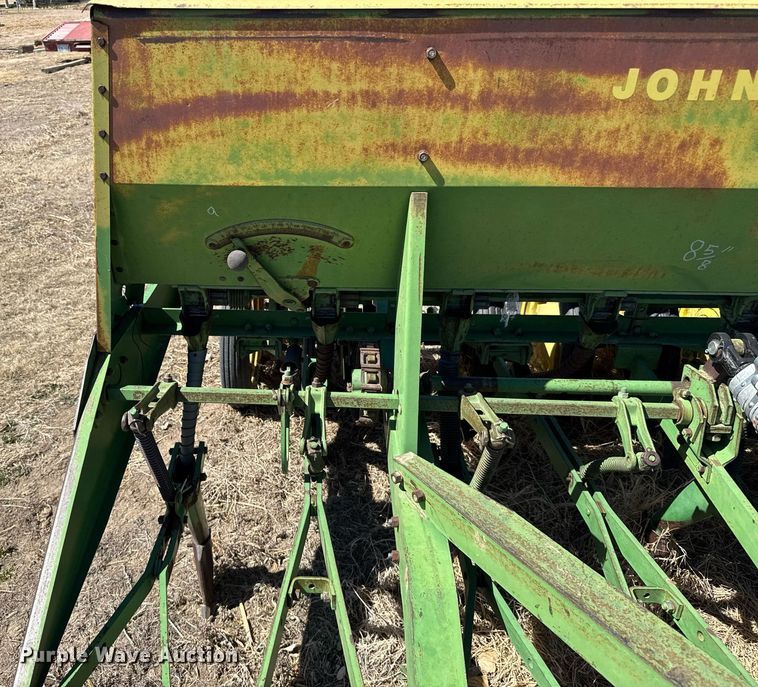 image for item EG6203 John Deere LZ812 grain drill