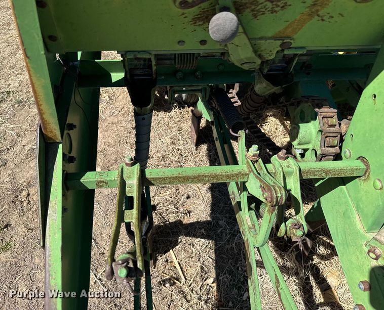 image for item EG6203 John Deere LZ812 grain drill