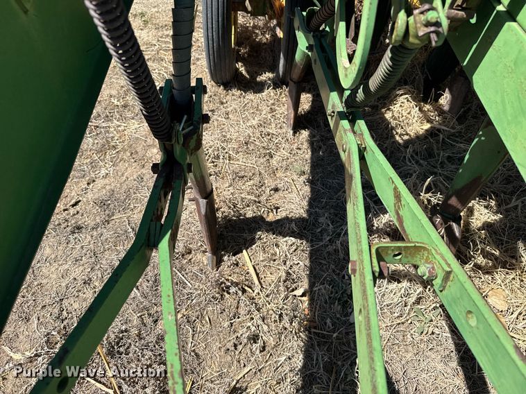 image for item EG6203 John Deere LZ812 grain drill