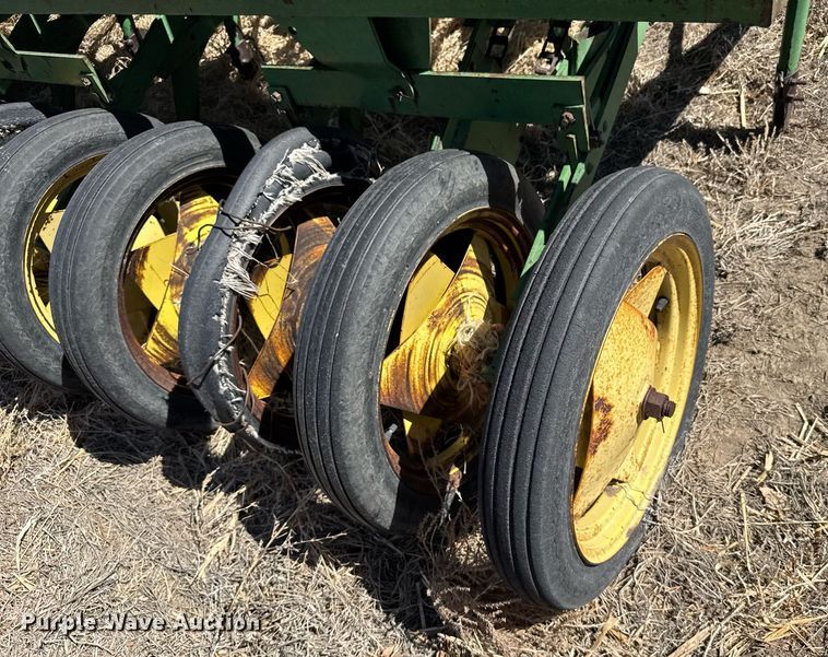 image for item EG6203 John Deere LZ812 grain drill